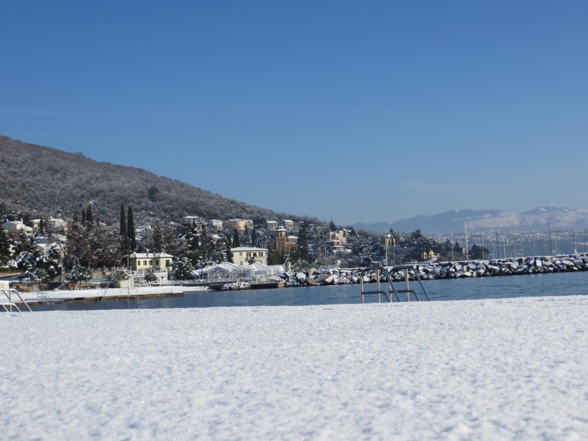 Villa Luppo Ičići Exteriör bild